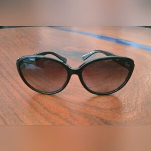 Elegant Black Sunglasses